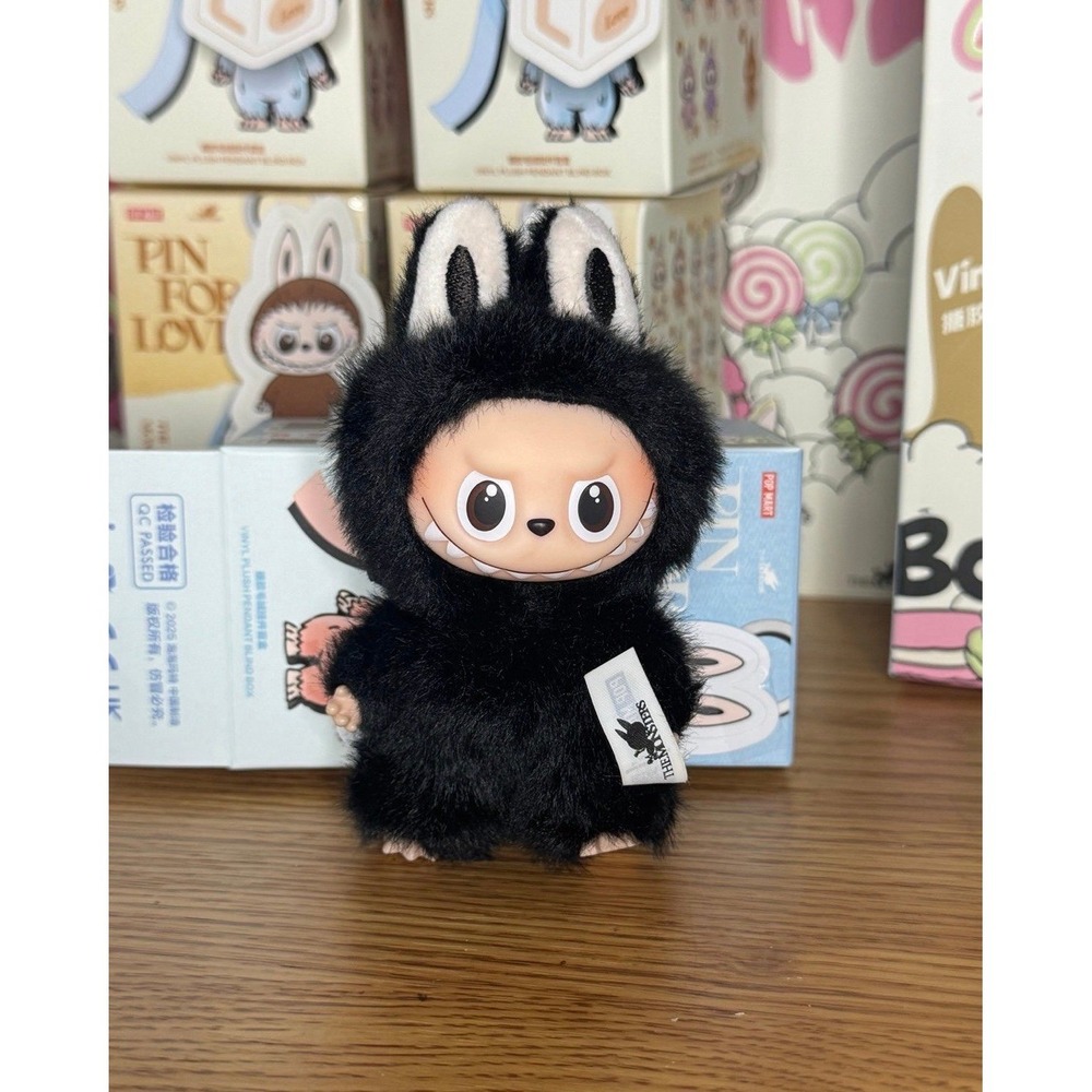 Labubu Pin for Love - Letter R